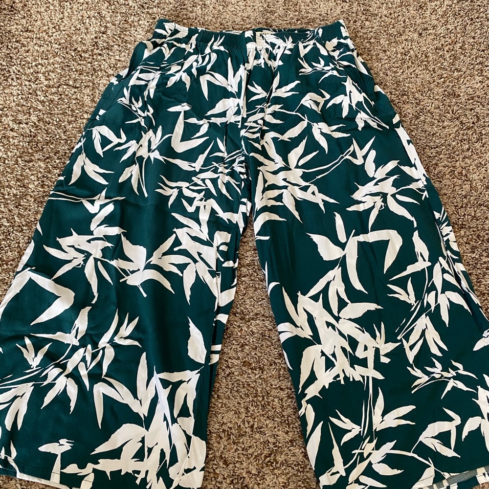 Obey Green and White Leaf Print Capris